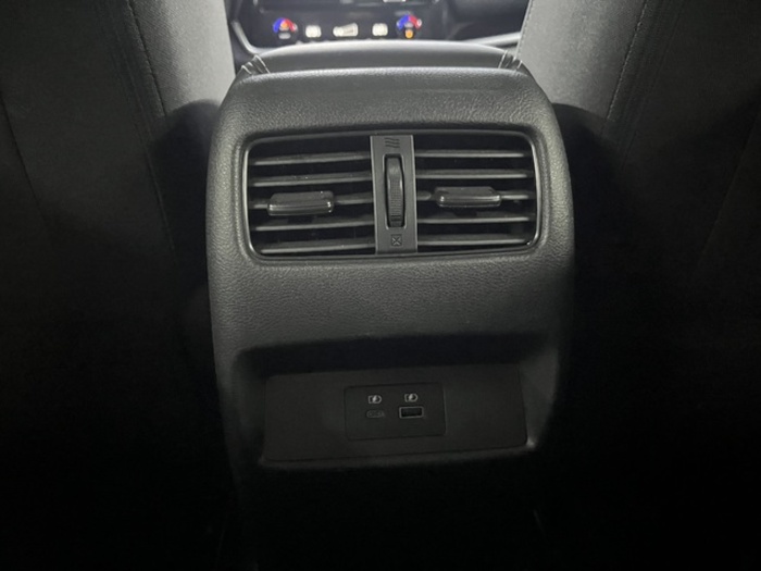 NissanQashqai DIG-T 140 N-Connecta 103 kW (140 CV) Vehículo usado en Barcelona - 10 NissanQashqai DIG-T 140 N-Connecta 103 kW (140 CV) Vehículo usado en Barcelona - 10