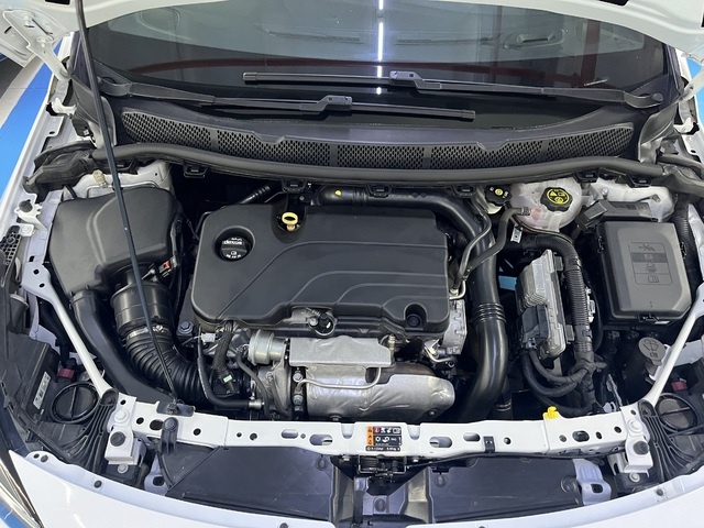OpelAstra 1.4 Turbo Dynamic 110 kW (150 CV) Vehículo usado en Barcelona - 29