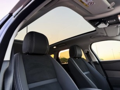 Land Rover Range Rover Velar D240 I4 Standard 4WD Auto 150 kW (204 CV) Land Rover Range Rover Velar D240 I4 Standard 4WD Auto 150 kW (204 CV)