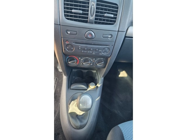 RenaultClio Campus Authentique 1.2 16v 55 kW (75 CV) Vehículo usado en Barcelona - 14
