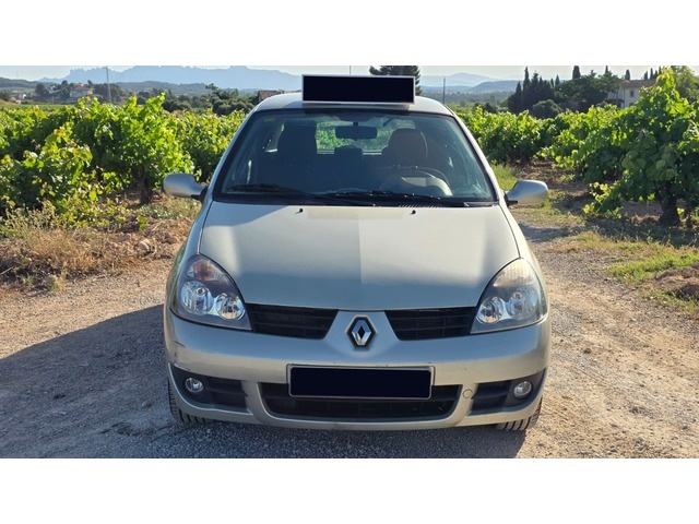 RenaultClio Campus Authentique 1.2 16v 55 kW (75 CV) Vehículo usado en Barcelona - 21 RenaultClio Campus Authentique 1.2 16v 55 kW (75 CV) Vehículo usado en Barcelona - 21