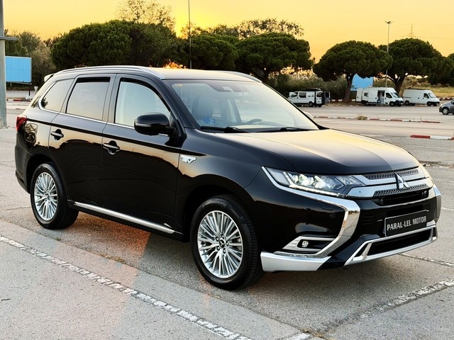 MitsubishiOutlander 2.4 PHEV Kaiteki 4WD Auto 165 kW (224 CV) Vehículo usado en Barcelona - 1