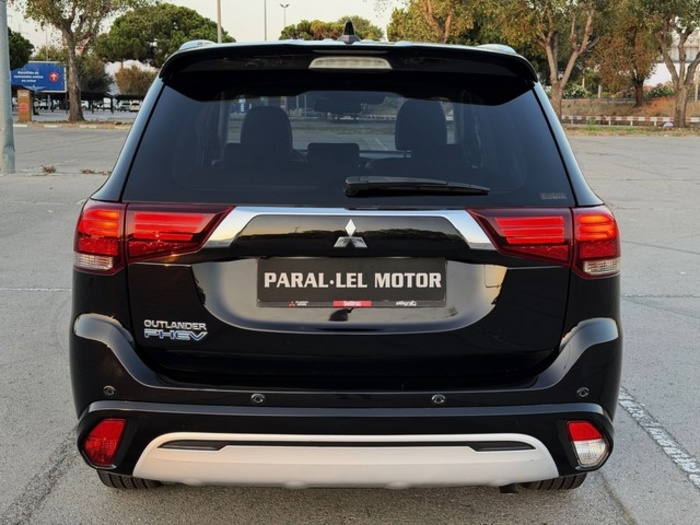 MitsubishiOutlander 2.4 PHEV Kaiteki 4WD Auto 165 kW (224 CV) Vehículo usado en Barcelona - 7 MitsubishiOutlander 2.4 PHEV Kaiteki 4WD Auto 165 kW (224 CV) Vehículo usado en Barcelona - 7
