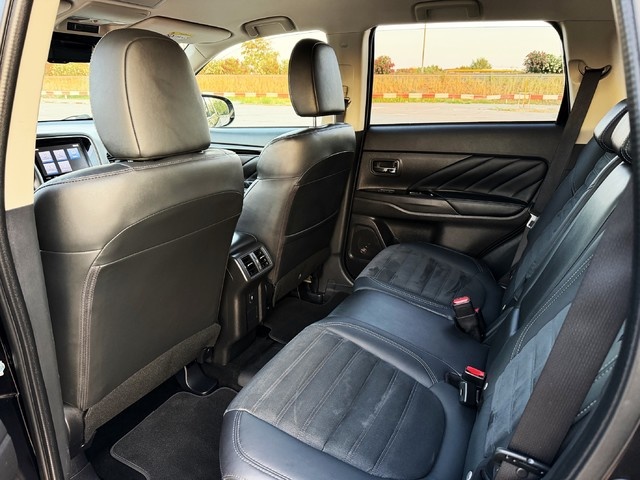 MitsubishiOutlander 2.4 PHEV Kaiteki 4WD Auto 165 kW (224 CV) Vehículo usado en Barcelona - 8