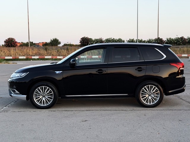 MitsubishiOutlander 2.4 PHEV Kaiteki 4WD Auto 165 kW (224 CV) Vehículo usado en Barcelona - 9
