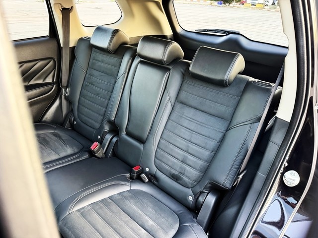 MitsubishiOutlander 2.4 PHEV Kaiteki 4WD Auto 165 kW (224 CV) Vehículo usado en Barcelona - 10