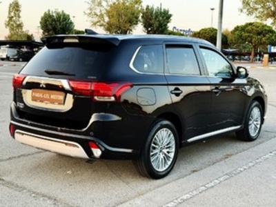 Mitsubishi Outlander 2.4 PHEV Kaiteki 4WD Auto 165 kW (224 CV) Mitsubishi Outlander 2.4 PHEV Kaiteki 4WD Auto 165 kW (224 CV)