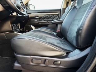 Mitsubishi Outlander 2.4 PHEV Kaiteki 4WD Auto 165 kW (224 CV)