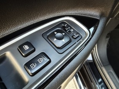 Mitsubishi Outlander 2.4 PHEV Kaiteki 4WD Auto 165 kW (224 CV) Mitsubishi Outlander 2.4 PHEV Kaiteki 4WD Auto 165 kW (224 CV)