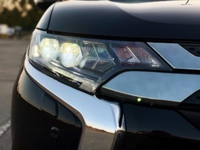 Mitsubishi Outlander 2.4 PHEV Kaiteki 4WD Auto 165 kW (224 CV) Mitsubishi Outlander 2.4 PHEV Kaiteki 4WD Auto 165 kW (224 CV)