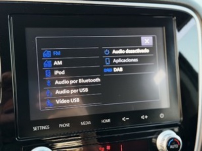 Mitsubishi Outlander 2.4 PHEV Kaiteki 4WD Auto 165 kW (224 CV) Mitsubishi Outlander 2.4 PHEV Kaiteki 4WD Auto 165 kW (224 CV)