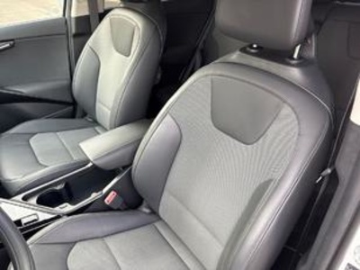 Kia Niro 1.6 GDi HEV Drive 104 kW (141 CV) Kia Niro 1.6 GDi HEV Drive 104 kW (141 CV)