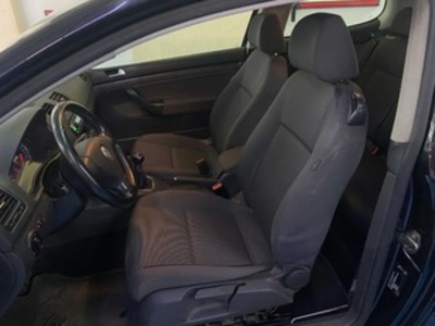 Volkswagen Golf 1.9 TDI iGolf 77 kW (105 CV) Volkswagen Golf 1.9 TDI iGolf 77 kW (105 CV)