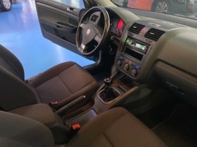 Volkswagen Golf 1.9 TDI iGolf 77 kW (105 CV) Volkswagen Golf 1.9 TDI iGolf 77 kW (105 CV)