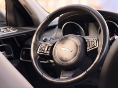 Jaguar F-PACE 3.0L TDV6 R-Sport AWD Auto 221 kW (300 CV) Jaguar F-PACE 3.0L TDV6 R-Sport AWD Auto 221 kW (300 CV)