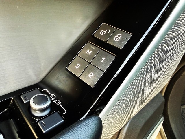 Land RoverRange Rover Velar D180 R-Dynamic SE 4WD Auto 132 kW (180 CV) Vehículo usado en Barcelona - 12