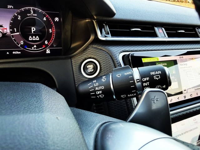 Land RoverRange Rover Velar D180 R-Dynamic SE 4WD Auto 132 kW (180 CV) Vehículo usado en Barcelona - 21
