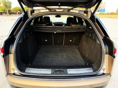 Land Rover Range Rover Velar D180 R-Dynamic SE 4WD Auto 132 kW (180 CV) Land Rover Range Rover Velar D180 R-Dynamic SE 4WD Auto 132 kW (180 CV)