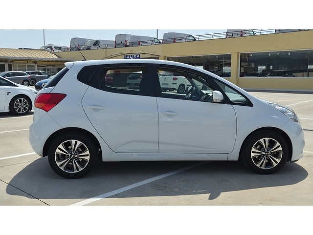 KiaVenga 1.4 CVVT Drive 66 kW (90 CV) Vehículo usado en Barcelona - 5