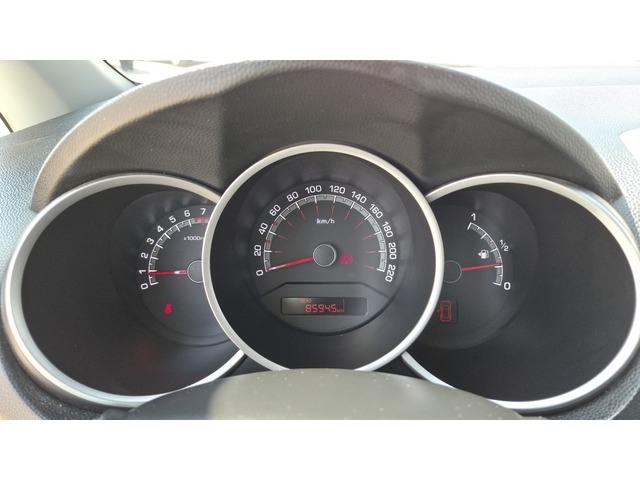 KiaVenga 1.4 CVVT Drive 66 kW (90 CV) Vehículo usado en Barcelona - 12