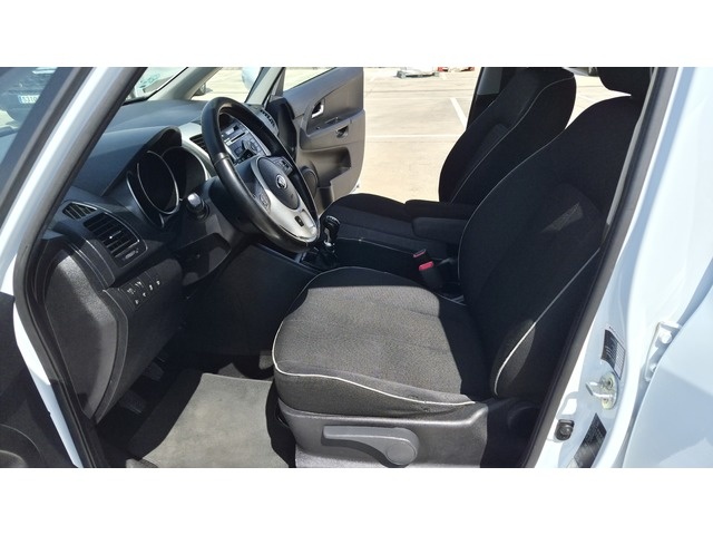 KiaVenga 1.4 CVVT Drive 66 kW (90 CV) Vehículo usado en Barcelona - 19