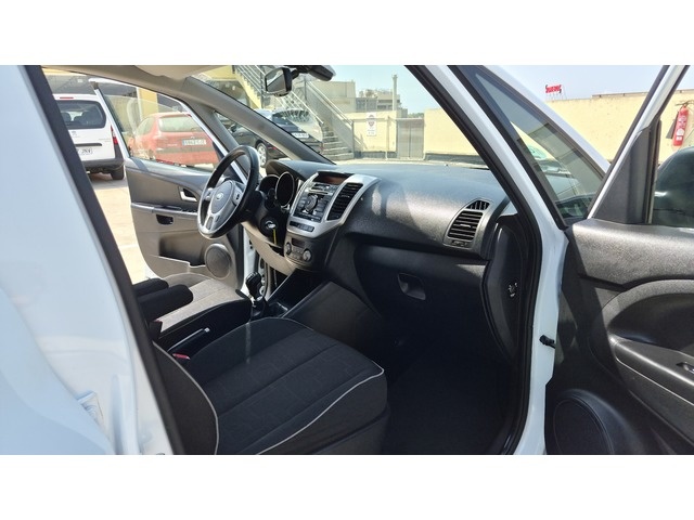 KiaVenga 1.4 CVVT Drive 66 kW (90 CV) Vehículo usado en Barcelona - 24