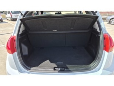 Kia Venga 1.4 CVVT Drive 66 kW (90 CV) Kia Venga 1.4 CVVT Drive 66 kW (90 CV)