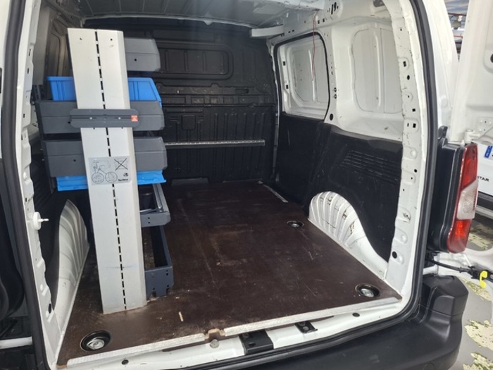 PeugeotPartner Furgon BlueHDi 100 Pro Standard 600kg 73 kW (98 CV) Vehículo usado en Barcelona - 9 PeugeotPartner Furgon BlueHDi 100 Pro Standard 600kg 73 kW (98 CV) Vehículo usado en Barcelona - 9