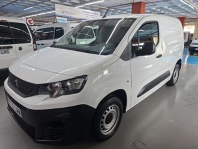 Peugeot Partner Furgon BlueHDi 100 Pro Standard 600kg 73 kW (98 CV) Peugeot Partner Furgon BlueHDi 100 Pro Standard 600kg 73 kW (98 CV)