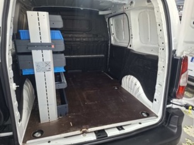 Peugeot Partner Furgon BlueHDi 100 Pro Standard 600kg 73 kW (98 CV) Peugeot Partner Furgon BlueHDi 100 Pro Standard 600kg 73 kW (98 CV)