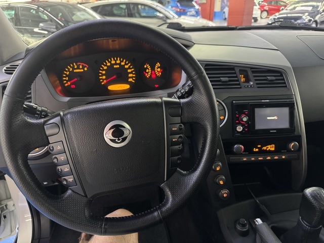 SsangyongKyron 200 XDI Limited 101 kW (138 CV) Vehículo usado en Barcelona - 14