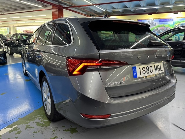 SkodaOctavia Combi 2.0 TDI Style DSG 110 kW (150 CV) Vehículo usado en Barcelona - 10