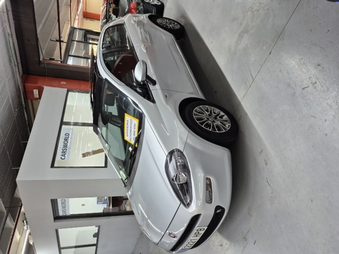 FiatPunto 1.4 8v S&S Lounge 57 kW (77 CV) Vehículo usado en Barcelona - 1 FiatPunto 1.4 8v S&S Lounge 57 kW (77 CV) Vehículo usado en Barcelona - 1