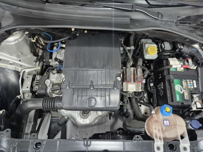 FiatPunto 1.4 8v S&S Lounge 57 kW (77 CV) Vehículo usado en Barcelona - 23 FiatPunto 1.4 8v S&S Lounge 57 kW (77 CV) Vehículo usado en Barcelona - 23