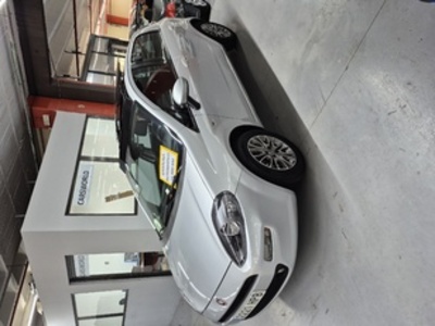 Fiat Punto 1.4 8v S&S Lounge 57 kW (77 CV) Fiat Punto 1.4 8v S&S Lounge 57 kW (77 CV)