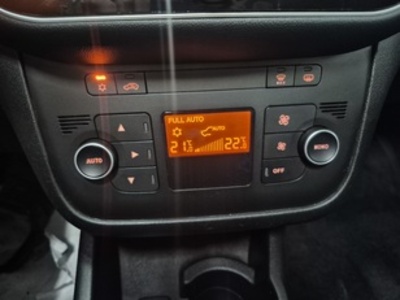Fiat Punto 1.4 8v S&S Lounge 57 kW (77 CV) Fiat Punto 1.4 8v S&S Lounge 57 kW (77 CV)