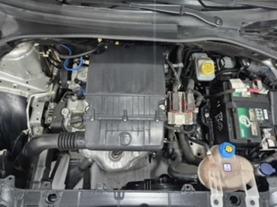 Fiat Punto 1.4 8v S&S Lounge 57 kW (77 CV) Fiat Punto 1.4 8v S&S Lounge 57 kW (77 CV)