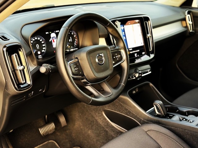 VolvoXC40 T3 Momentum Pro Auto 120 kW (163 CV) Vehículo usado en Barcelona - 2