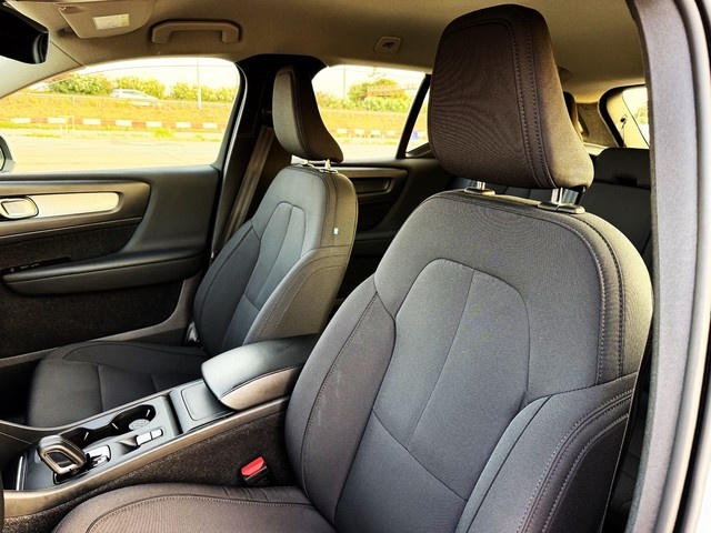 VolvoXC40 T3 Momentum Pro Auto 120 kW (163 CV) Vehículo usado en Barcelona - 4
