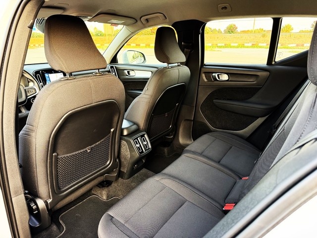 VolvoXC40 T3 Momentum Pro Auto 120 kW (163 CV) Vehículo usado en Barcelona - 8