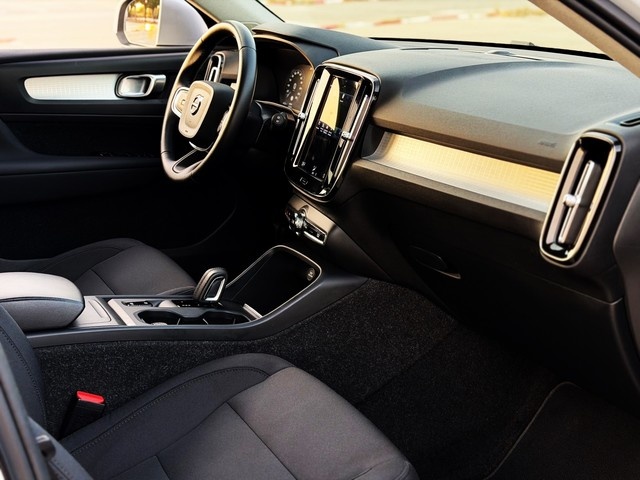 VolvoXC40 T3 Momentum Pro Auto 120 kW (163 CV) Vehículo usado en Barcelona - 28