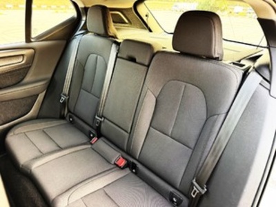Volvo XC40 T3 Momentum Pro Auto 120 kW (163 CV) Volvo XC40 T3 Momentum Pro Auto 120 kW (163 CV)