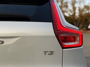 Volvo XC40 T3 Momentum Pro Auto 120 kW (163 CV)