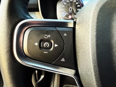 Volvo XC40 T3 Momentum Pro Auto 120 kW (163 CV) Volvo XC40 T3 Momentum Pro Auto 120 kW (163 CV)