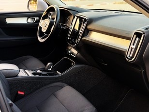 Volvo XC40 T3 Momentum Pro Auto 120 kW (163 CV)