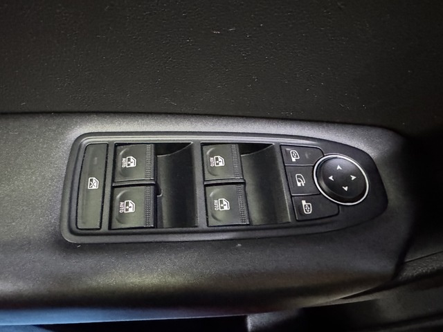 RenaultCaptur Zen TCe 74 kW (100 CV) GLP Vehículo usado en Barcelona - 17