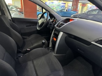 Peugeot 207 1.4 VTi Sport 16v 70 kW (95 CV) Peugeot 207 1.4 VTi Sport 16v 70 kW (95 CV)