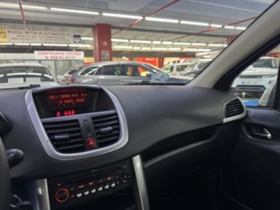 Peugeot 207 1.4 VTi Sport 16v 70 kW (95 CV) Peugeot 207 1.4 VTi Sport 16v 70 kW (95 CV)