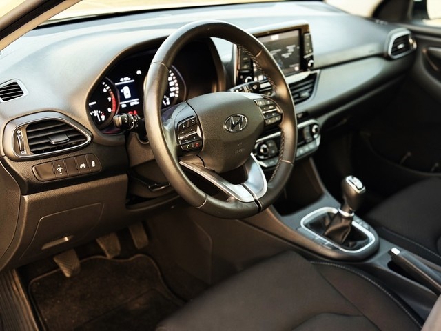 Hyundaii30 Fastback 1.0 TGDI Tecno 88 kW (120 CV) Vehículo usado en Barcelona - 2