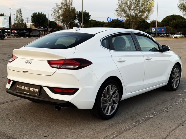 Hyundaii30 Fastback 1.0 TGDI Tecno 88 kW (120 CV) Vehículo usado en Barcelona - 3